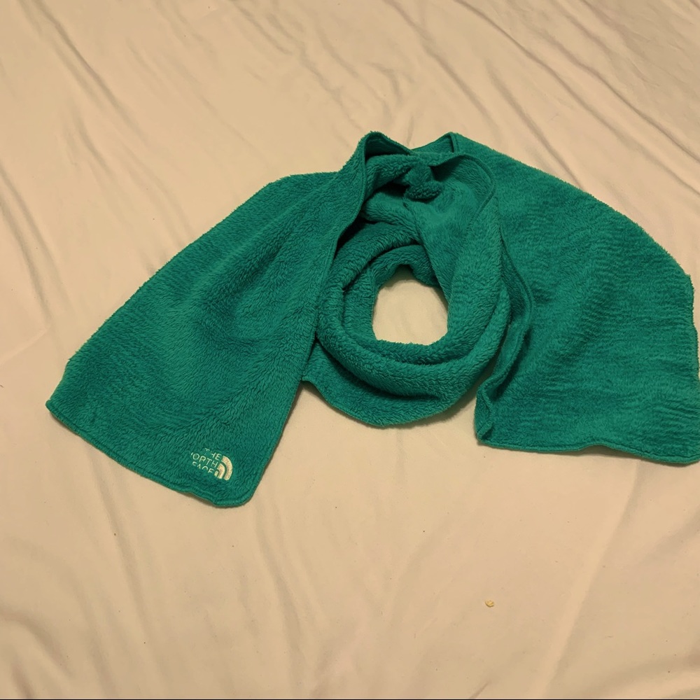Green Columbia fuzzy Scarf